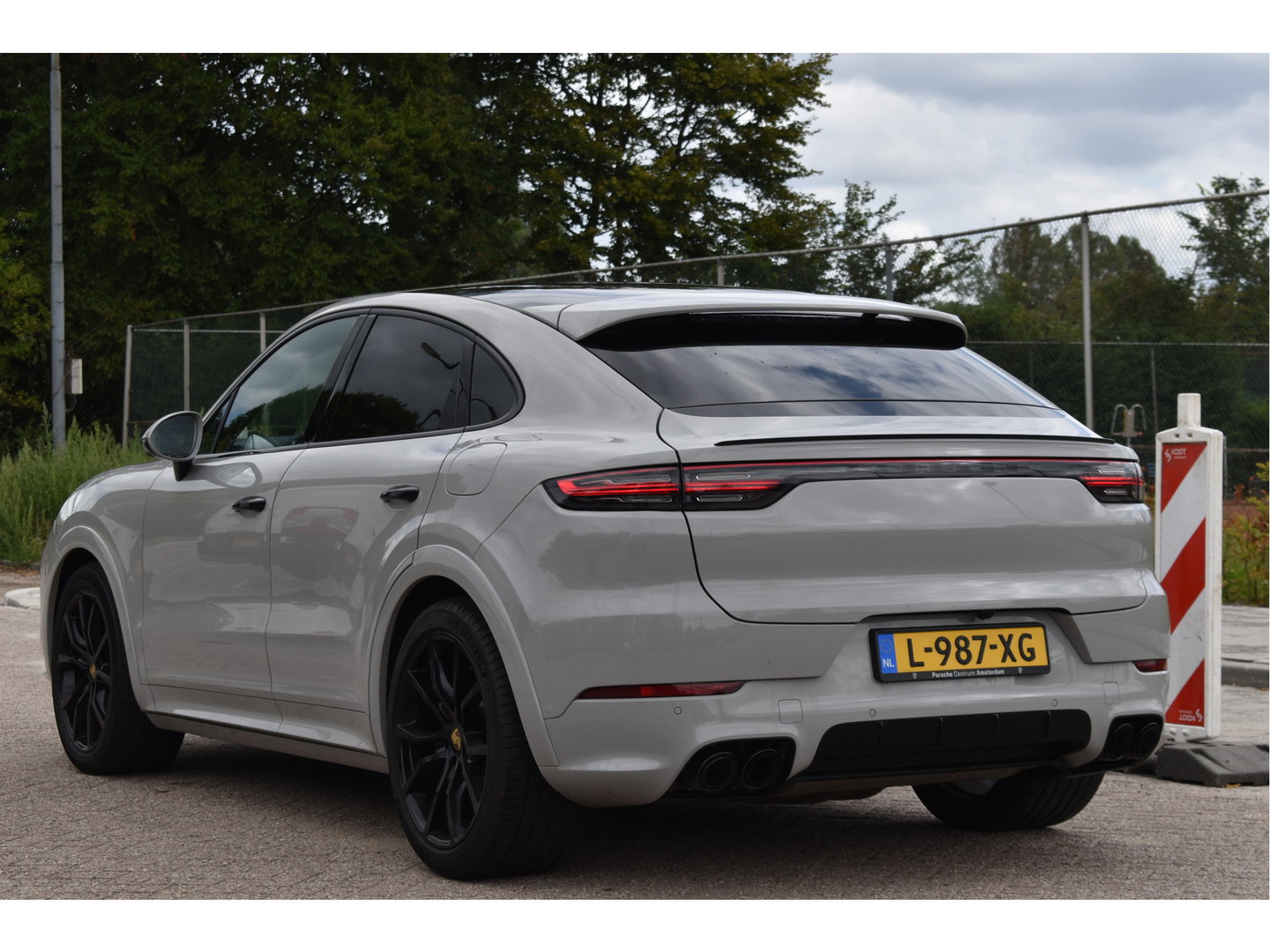 Porsche Cayenne Coupé 3.0 E-Hybrid 462 pk Chrono | NL-Auto | Luchtvering | Pano |Standkachel | 360 gr.camera | Full LED | Netjes