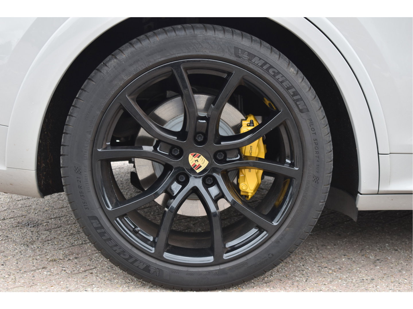 Porsche Cayenne Coupé 3.0 E-Hybrid 462 pk Chrono | NL-Auto | Luchtvering | Pano |Standkachel | 360 gr.camera | Full LED | Netjes