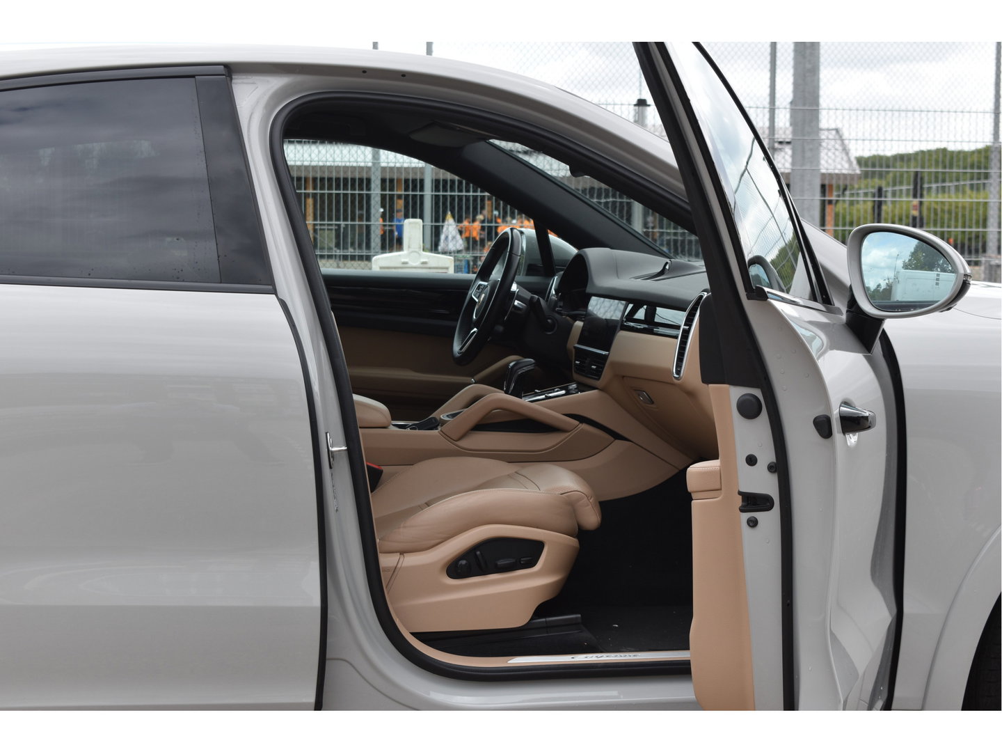 Porsche Cayenne Coupé 3.0 E-Hybrid 462 pk Chrono | NL-Auto | Luchtvering | Pano |Standkachel | 360 gr.camera | Full LED | Netjes