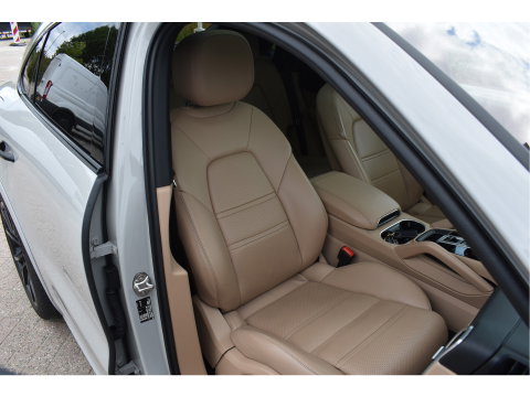 Porsche Cayenne Coupé 3.0 E-Hybrid 462 pk Chrono | NL-Auto | Luchtvering | Pano |Standkachel | 360 gr.camera | Full LED | Netjes