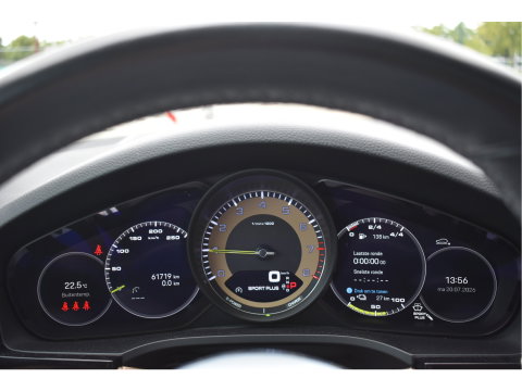 Porsche Cayenne Coupé 3.0 E-Hybrid 462 pk Chrono | NL-Auto | Luchtvering | Pano |Standkachel | 360 gr.camera | Full LED | Netjes