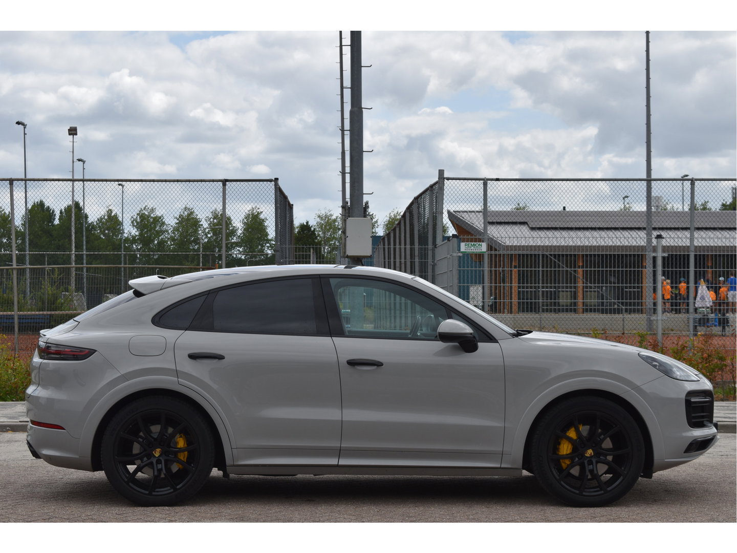 Porsche Cayenne Coupé 3.0 E-Hybrid 462 pk Chrono | NL-Auto | Luchtvering | Pano |Standkachel | 360 gr.camera | Full LED | Netjes