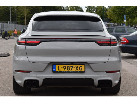 Porsche Cayenne Coupé 3.0 E-Hybrid 462 pk Chrono | NL-Auto | Luchtvering | Pano |Standkachel | 360 gr.camera | Full LED | Netjes