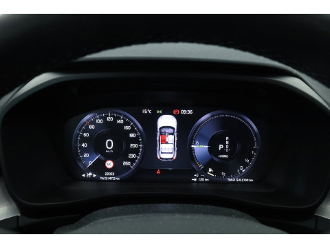 Volvo XC40 1.5 T5 Plug-in hybrid Plus Dark | Pano-dak | Trekhaak | ACC | H&K Audio |  Stoel + stuurverw. | Camera |  Elek. stoelen |