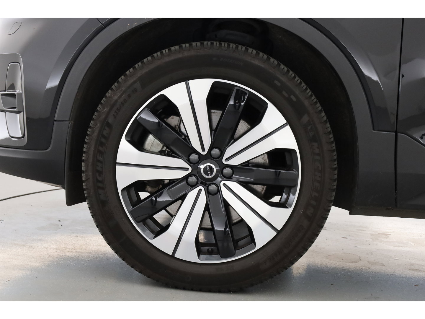 Volvo XC40 1.5 T5 Plug-in hybrid Plus Dark | Pano-dak | Trekhaak | ACC | H&K Audio |  Stoel + stuurverw. | Camera |  Elek. stoelen |
