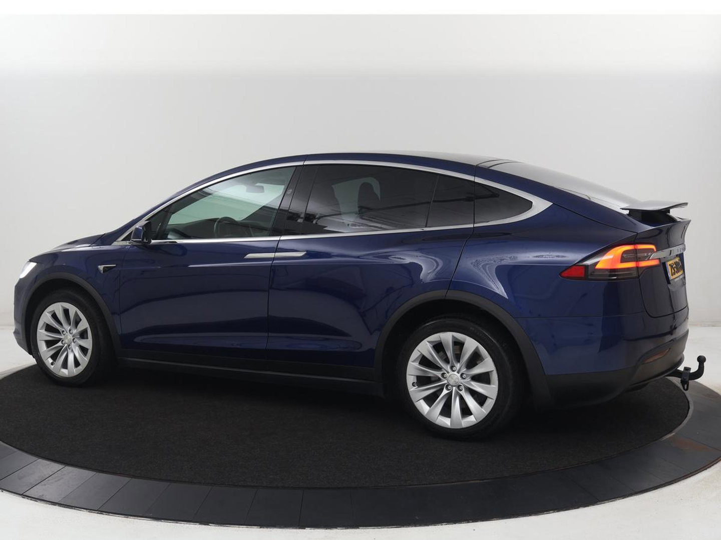Tesla Model X Long Range | SOH 86% | Panoramadak | Trekhaak | 360 Camera | Stoel & Stuurverwarming | Adaptive cruise | Navigatie | DAB+ | Bluetooth | Climate control | Self-driving | Sfeerverlichting