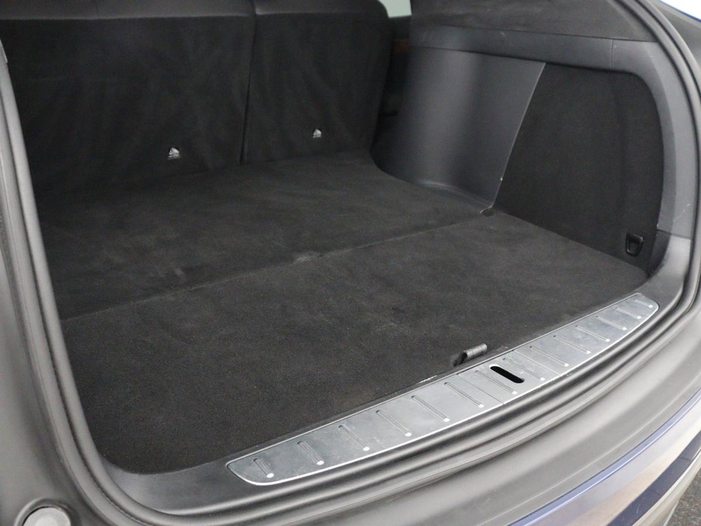 Tesla Model X Long Range | SOH 86% | Panoramadak | Trekhaak | 360 Camera | Stoel & Stuurverwarming | Adaptive cruise | Navigatie | DAB+ | Bluetooth | Climate control | Self-driving | Sfeerverlichting