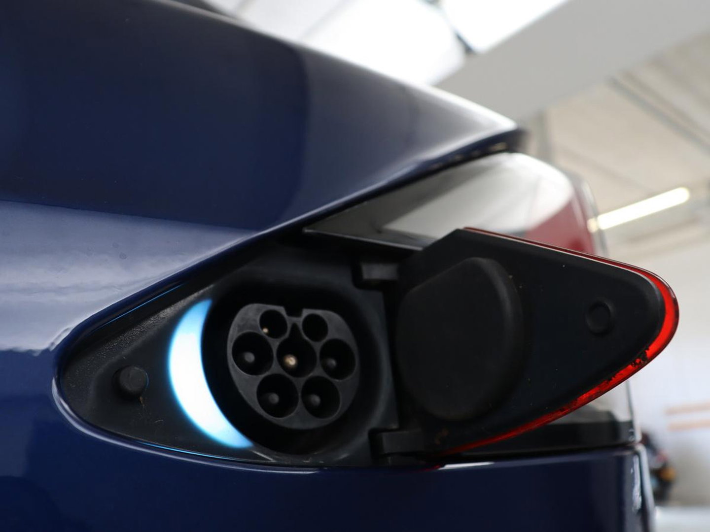 Tesla Model X Long Range | SOH 86% | Panoramadak | Trekhaak | 360 Camera | Stoel & Stuurverwarming | Adaptive cruise | Navigatie | DAB+ | Bluetooth | Climate control | Self-driving | Sfeerverlichting