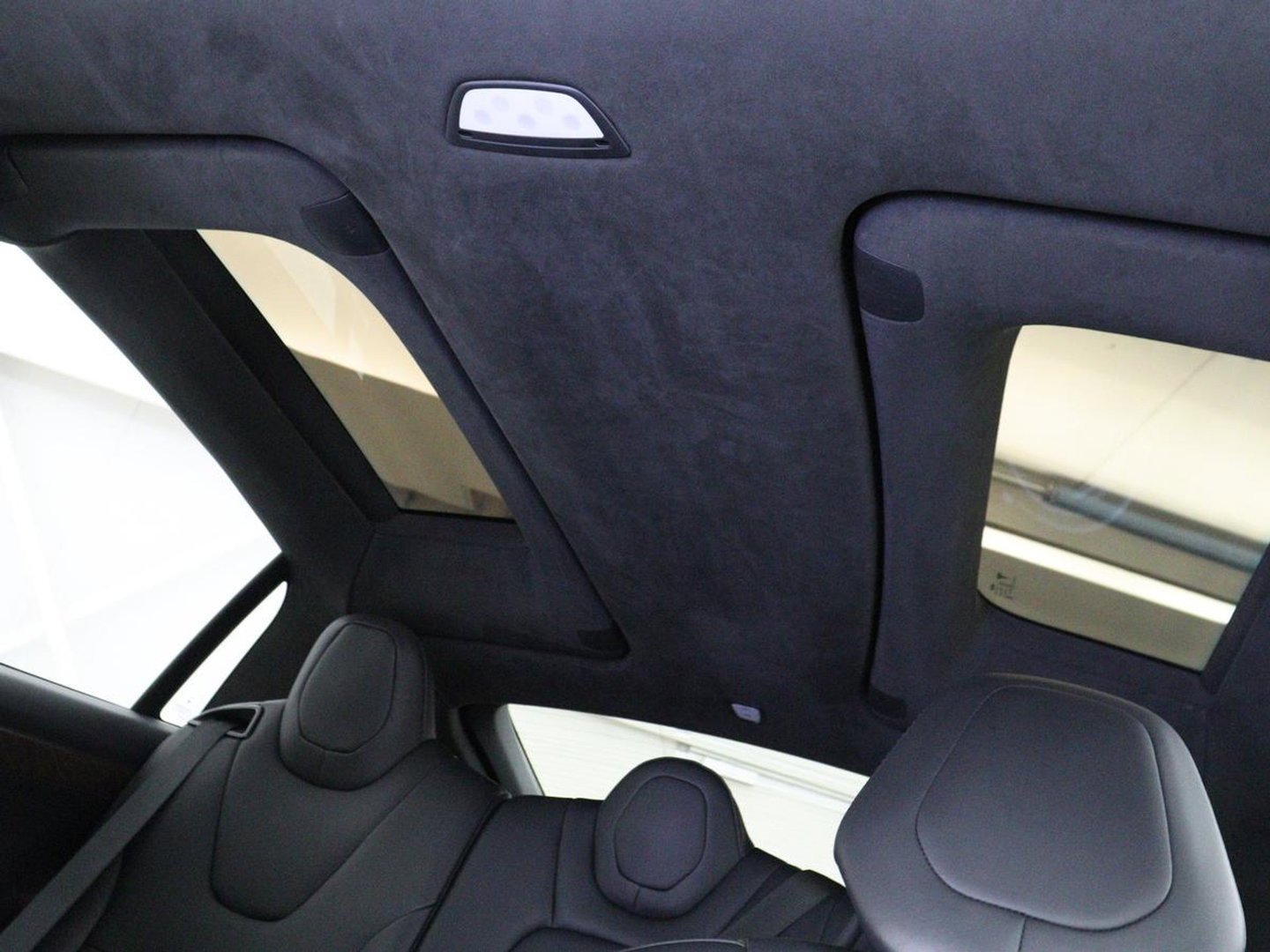 Tesla Model X Long Range | SOH 86% | Panoramadak | Trekhaak | 360 Camera | Stoel & Stuurverwarming | Adaptive cruise | Navigatie | DAB+ | Bluetooth | Climate control | Self-driving | Sfeerverlichting