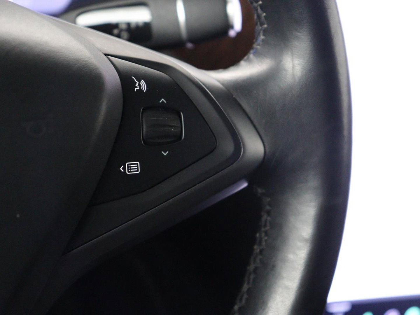 Tesla Model X Long Range | SOH 86% | Panoramadak | Trekhaak | 360 Camera | Stoel & Stuurverwarming | Adaptive cruise | Navigatie | DAB+ | Bluetooth | Climate control | Self-driving | Sfeerverlichting