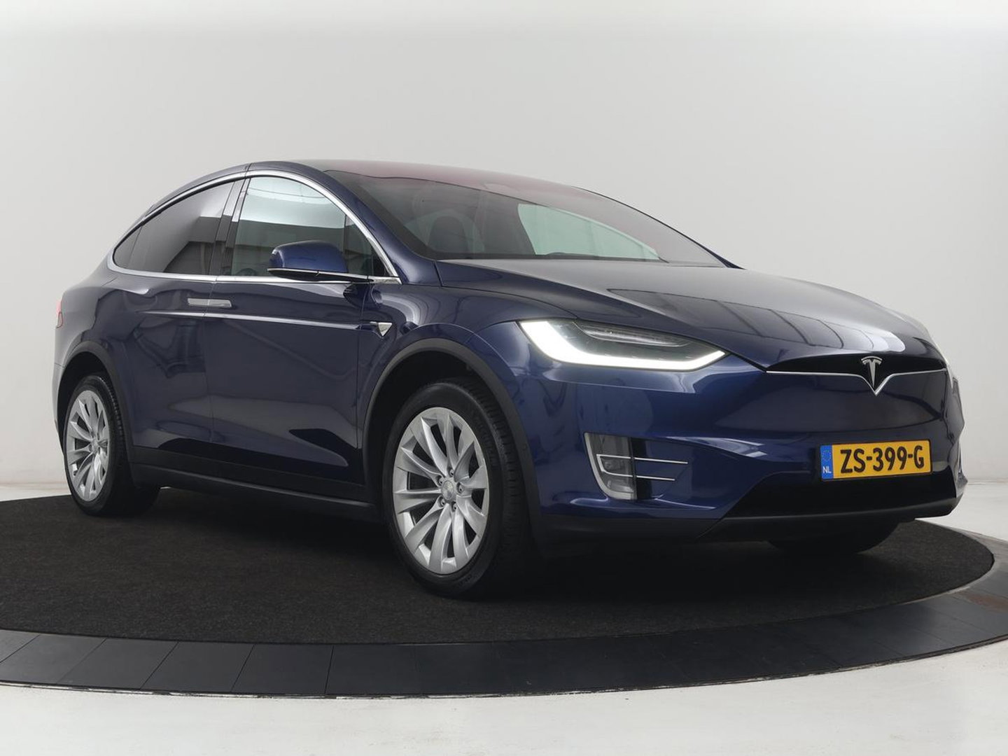 Tesla Model X Long Range | SOH 86% | Panoramadak | Trekhaak | 360 Camera | Stoel & Stuurverwarming | Adaptive cruise | Navigatie | DAB+ | Bluetooth | Climate control | Self-driving | Sfeerverlichting
