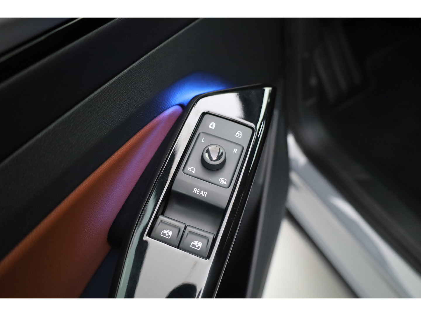 Volkswagen ID.4 Pro Performance Business 77 kWh | Warmtepomp | SOH 92.1% | Dig. Cockpit | Adapt. Cruise | Trekhaak | Keyless | Camera | Apple CarPlay | Stoelverw. |