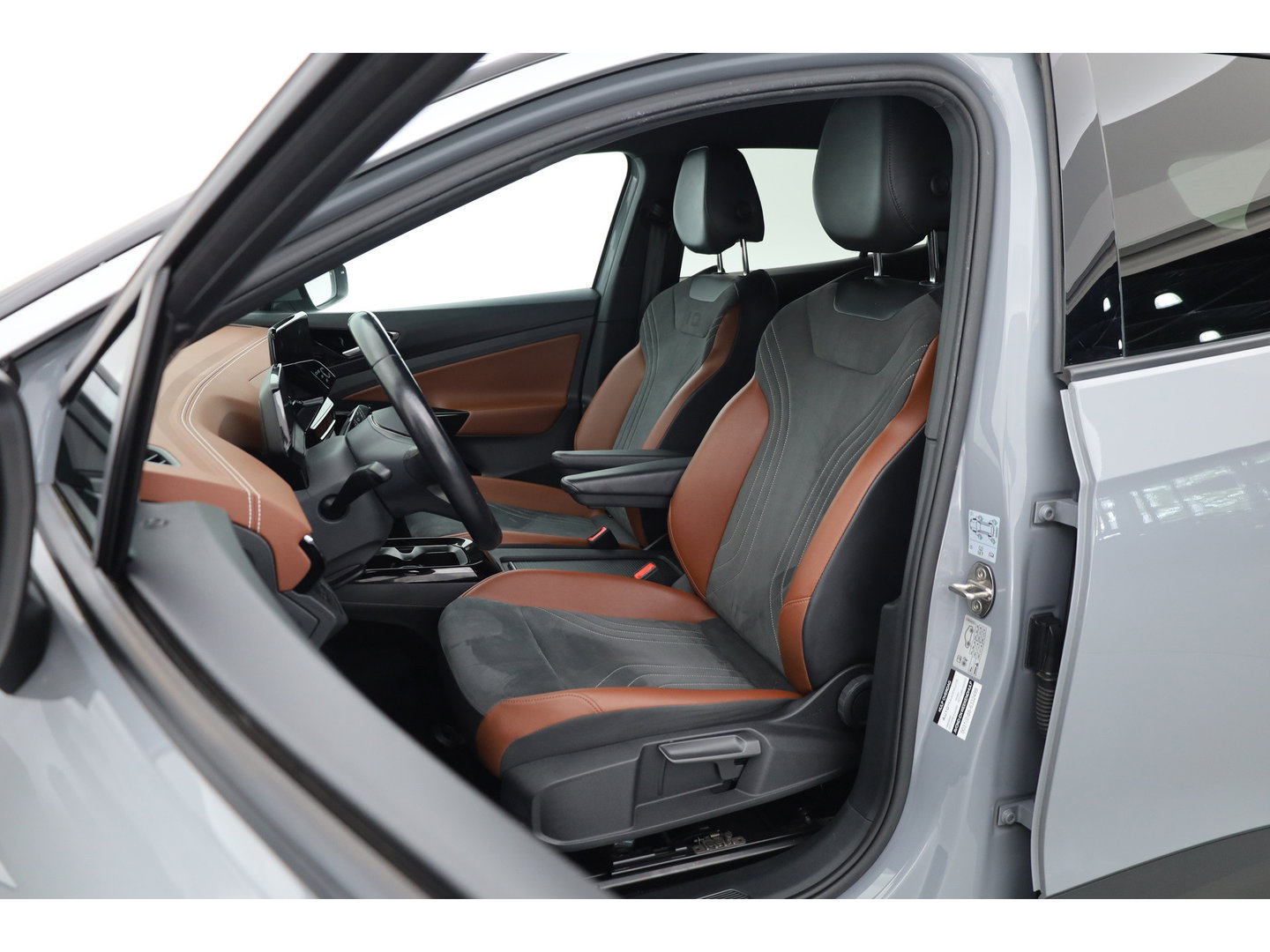 Volkswagen ID.4 Pro Performance Business 77 kWh | Warmtepomp | SOH 92.1% | Dig. Cockpit | Adapt. Cruise | Trekhaak | Keyless | Camera | Apple CarPlay | Stoelverw. |
