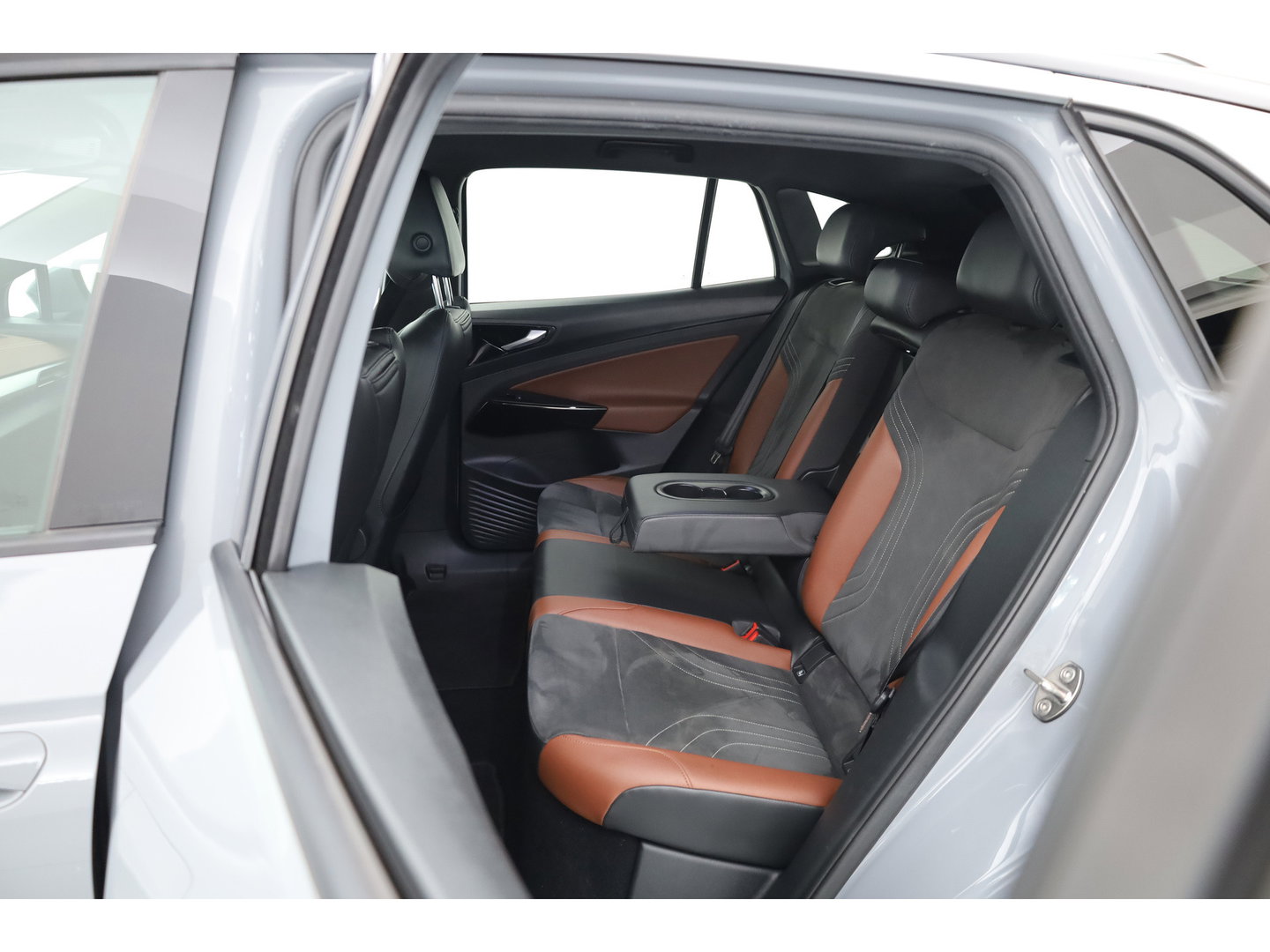 Volkswagen ID.4 Pro Performance Business 77 kWh | Warmtepomp | SOH 92.1% | Dig. Cockpit | Adapt. Cruise | Trekhaak | Keyless | Camera | Apple CarPlay | Stoelverw. |