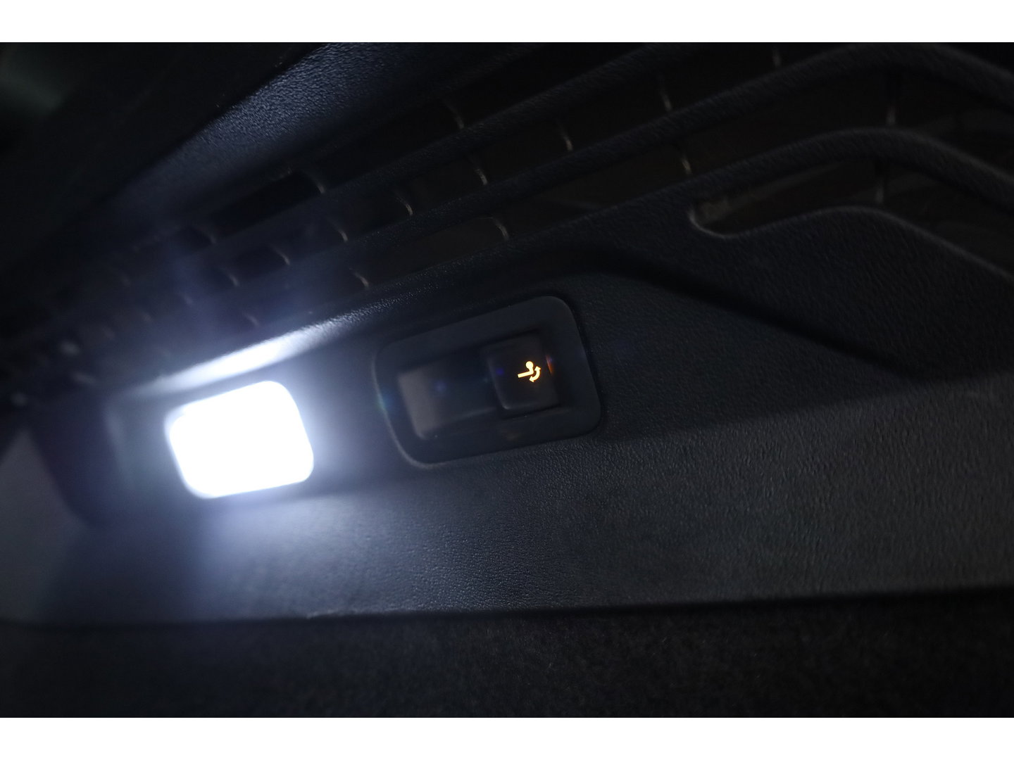 Volkswagen ID.4 Pro Performance Business 77 kWh | Warmtepomp | SOH 92.1% | Dig. Cockpit | Adapt. Cruise | Trekhaak | Keyless | Camera | Apple CarPlay | Stoelverw. |