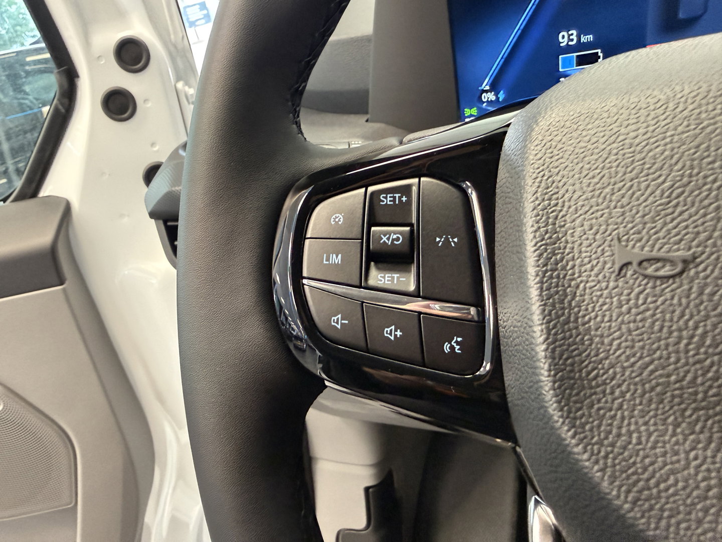 Ford E-Transit Cust. 320 L1H1 Trend 71 kWh Full-led 3-Persoons CruiseControl