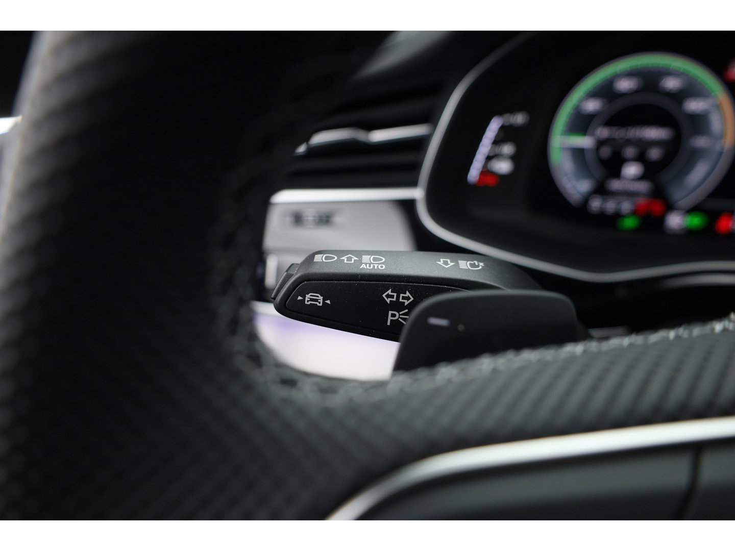 Audi Q8 60 TFSI e quattro Pro Line S Competition | Luchtvering | Pano | Matrix Led | AWD-besturing | Soft Close | 22'' RS | 360cam | B&O | Adapt. Cruise | Memory