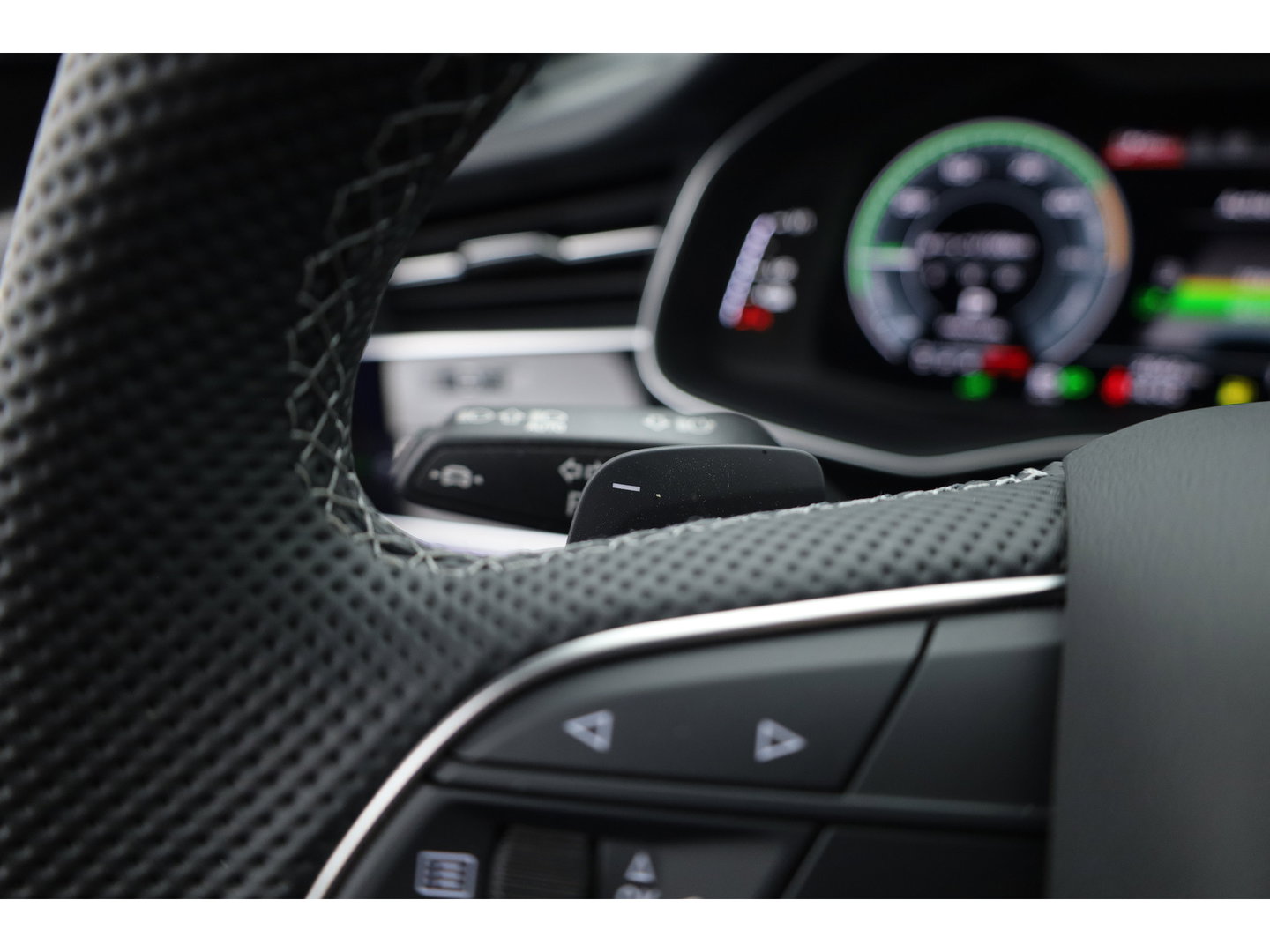 Audi Q8 60 TFSI e quattro Pro Line S Competition | Luchtvering | Pano | Matrix Led | AWD-besturing | Soft Close | 22'' RS | 360cam | B&O | Adapt. Cruise | Memory