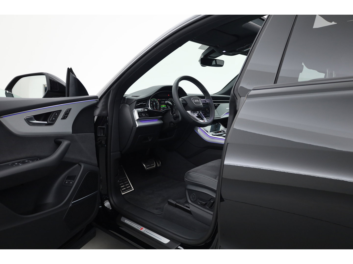 Audi Q8 60 TFSI e quattro Pro Line S Competition | Luchtvering | Pano | Matrix Led | AWD-besturing | Soft Close | 22'' RS | 360cam | B&O | Adapt. Cruise | Memory
