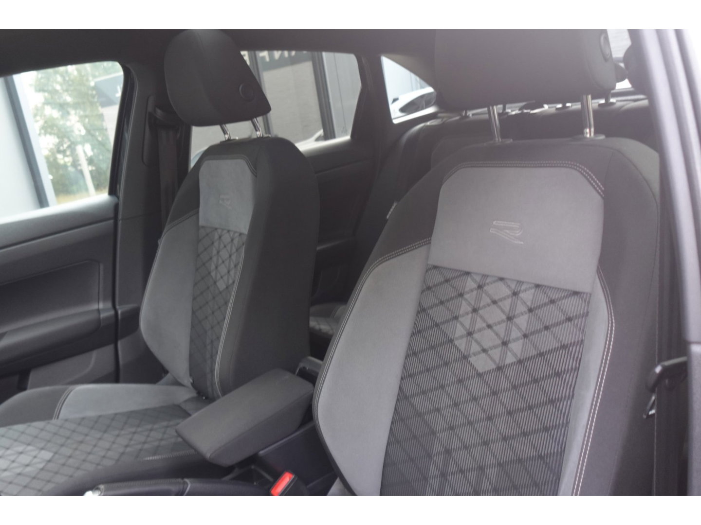 Volkswagen Taigo 1.5 TSI R-Line Business PANO KEYLESS CAM