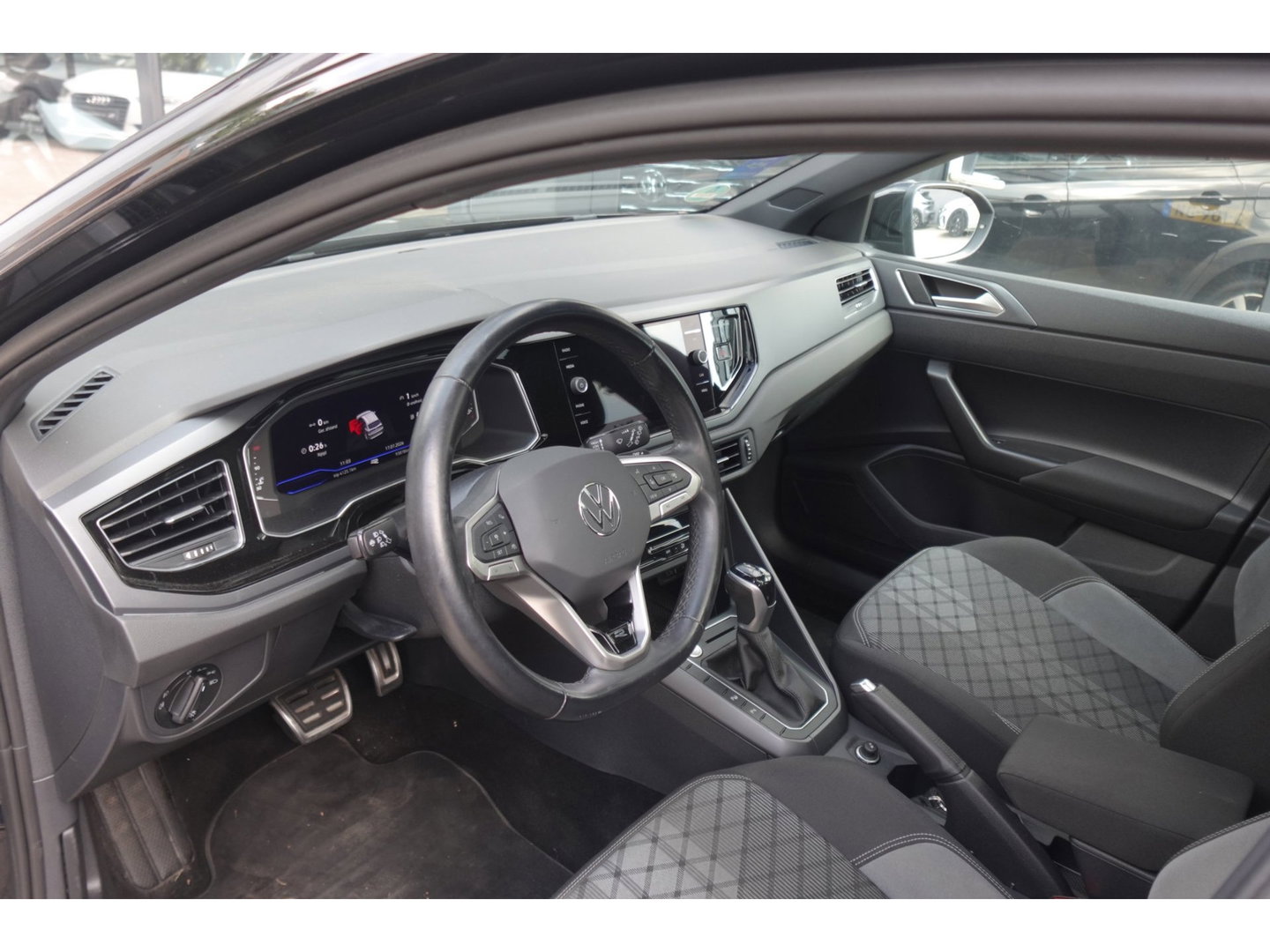 Volkswagen Taigo 1.5 TSI R-Line Business PANO KEYLESS CAM