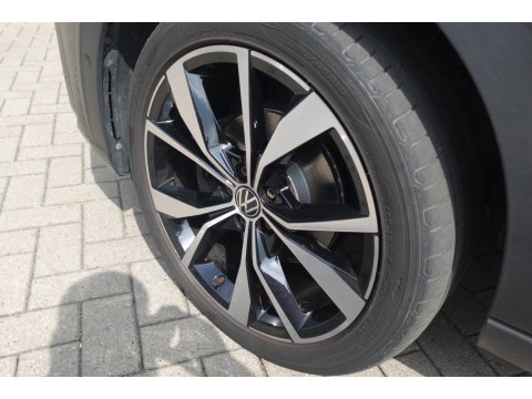 Volkswagen Taigo 1.5 TSI R-Line Business PANO KEYLESS CAM