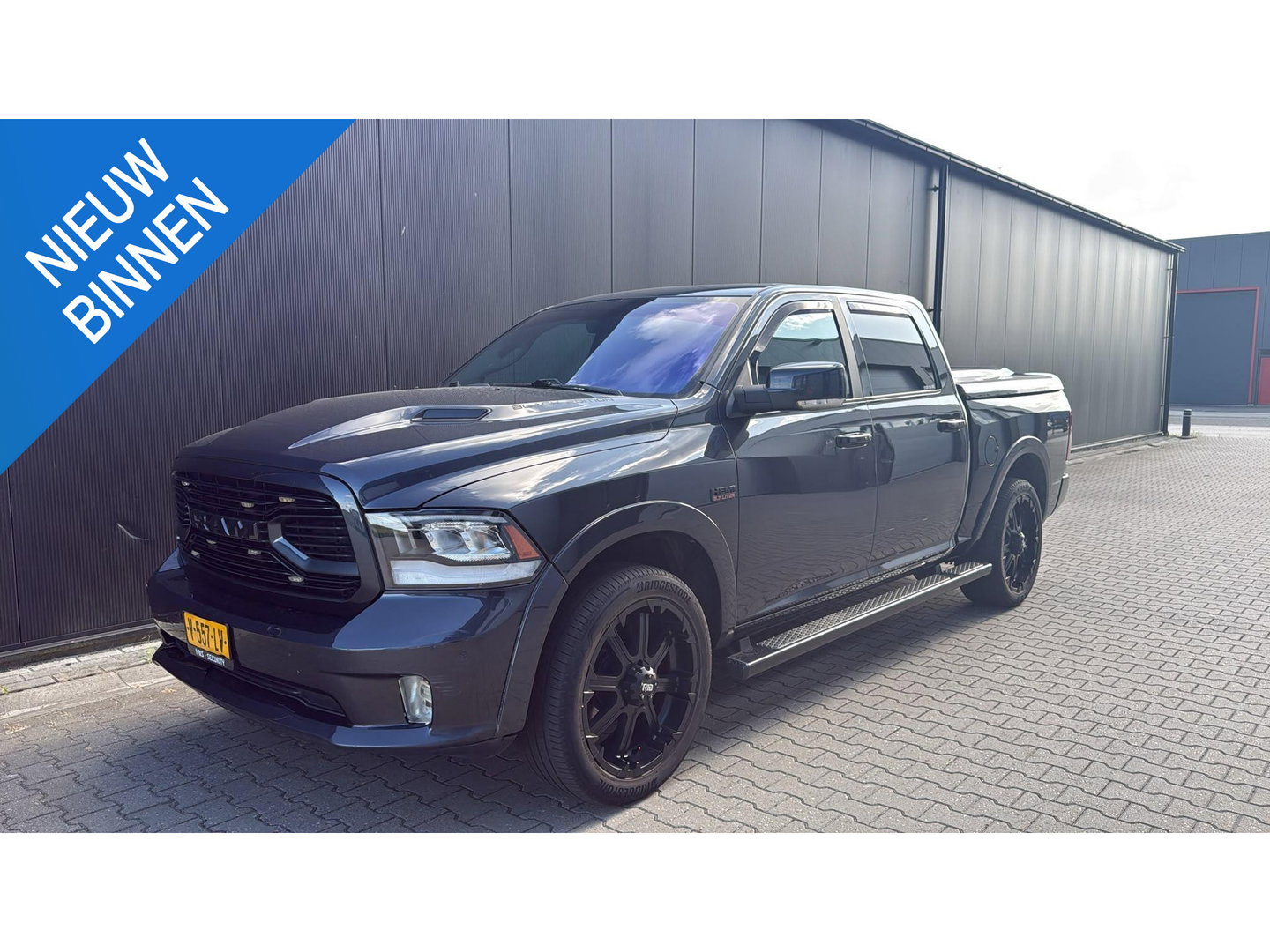 Dodge Ram 1500 5.7 V8 4x4 Crew Cab 5'7 Bedcover goed onderhouden!