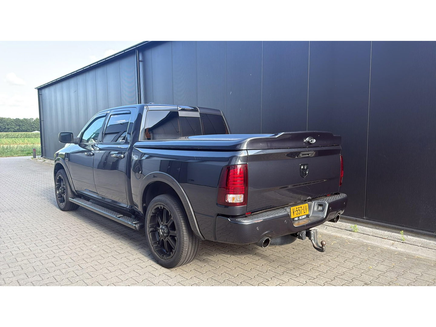 Dodge Ram 1500 5.7 V8 4x4 Crew Cab 5'7 Bedcover goed onderhouden!