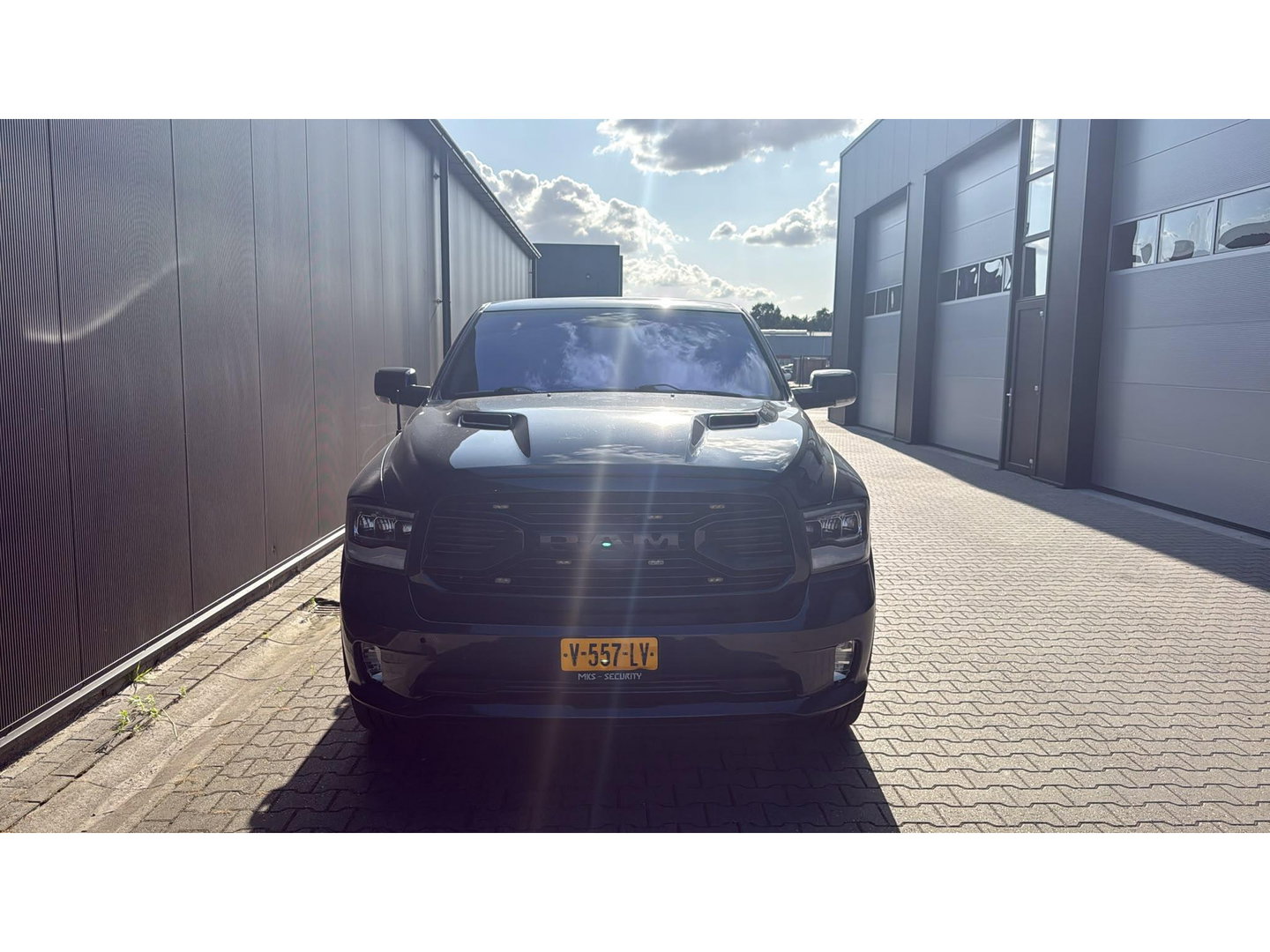 Dodge Ram 1500 5.7 V8 4x4 Crew Cab 5'7 Bedcover goed onderhouden!