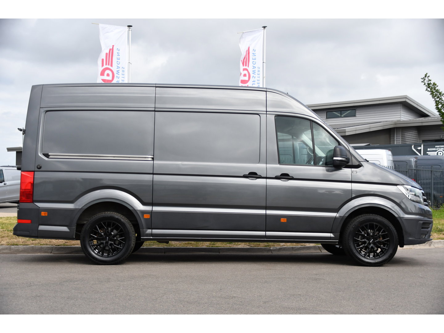 Volkswagen Crafter 35 2.0 TDI L3H3 PB Edition Camera, Adaptieve Cruise, Carplay, LED, Clima, 177pk, Automaat, Voorruit verwarming, Massage stoel, Uniek!
