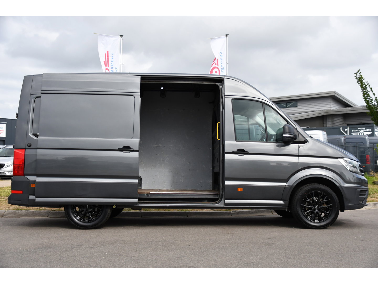 Volkswagen Crafter 35 2.0 TDI L3H3 PB Edition Camera, Adaptieve Cruise, Carplay, LED, Clima, 177pk, Automaat, Voorruit verwarming, Massage stoel, Uniek!