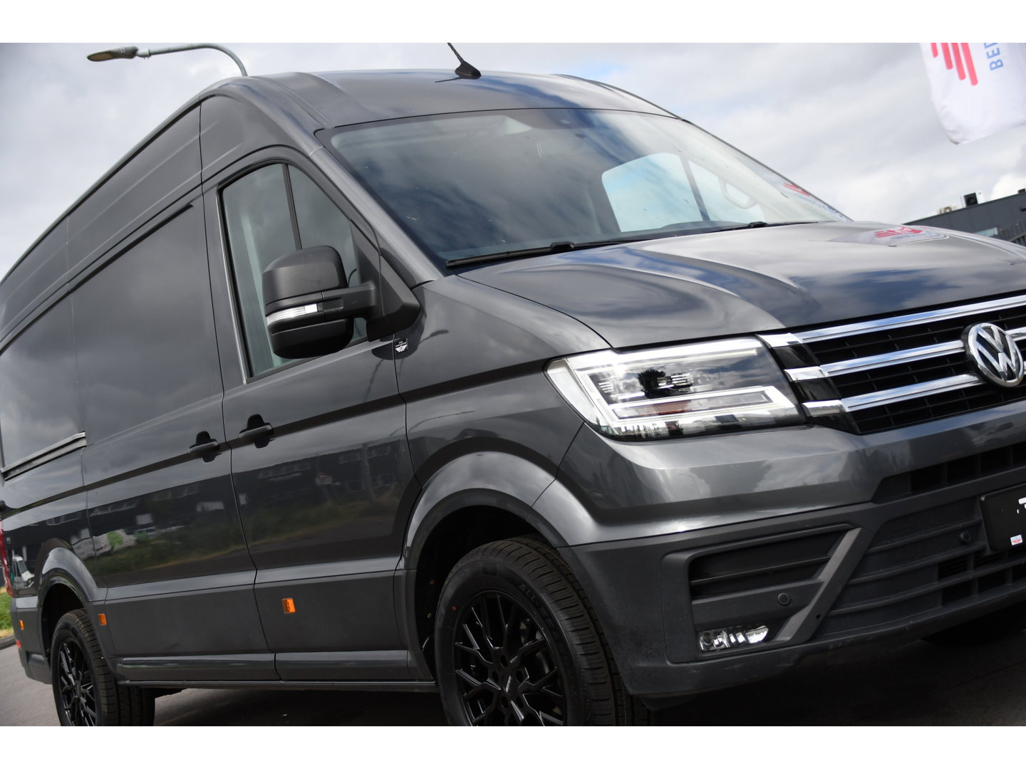 Volkswagen Crafter 35 2.0 TDI L3H3 PB Edition Camera, Adaptieve Cruise, Carplay, LED, Clima, 177pk, Automaat, Voorruit verwarming, Massage stoel, Uniek!