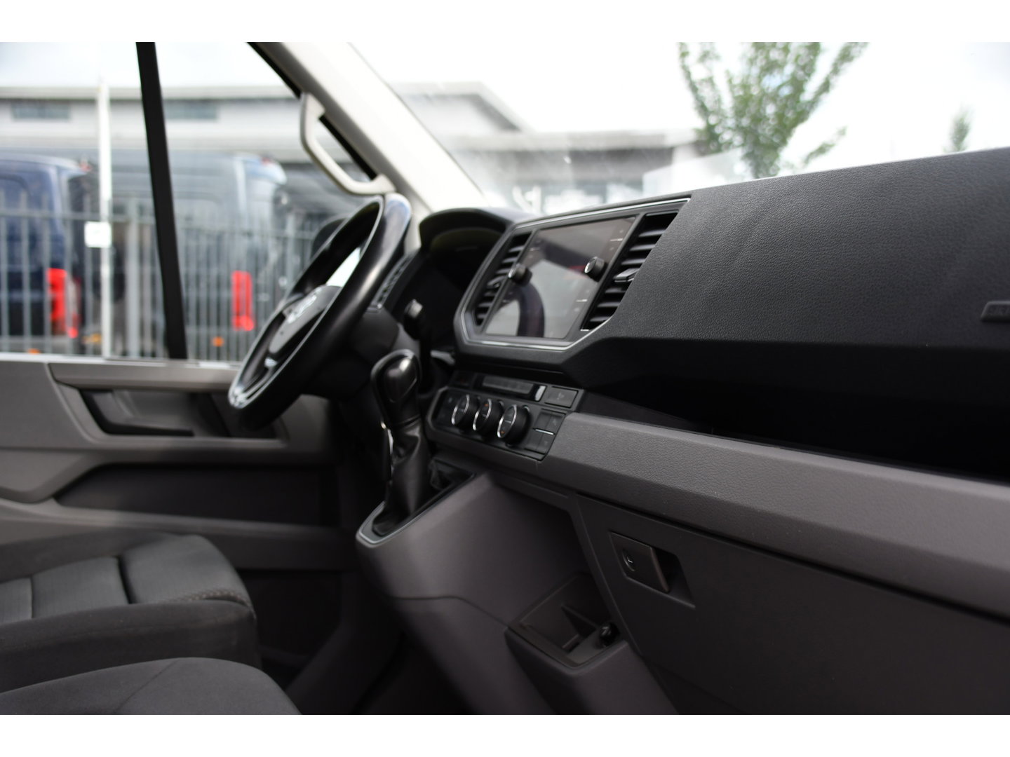 Volkswagen Crafter 35 2.0 TDI L3H3 PB Edition Camera, Adaptieve Cruise, Carplay, LED, Clima, 177pk, Automaat, Voorruit verwarming, Massage stoel, Uniek!