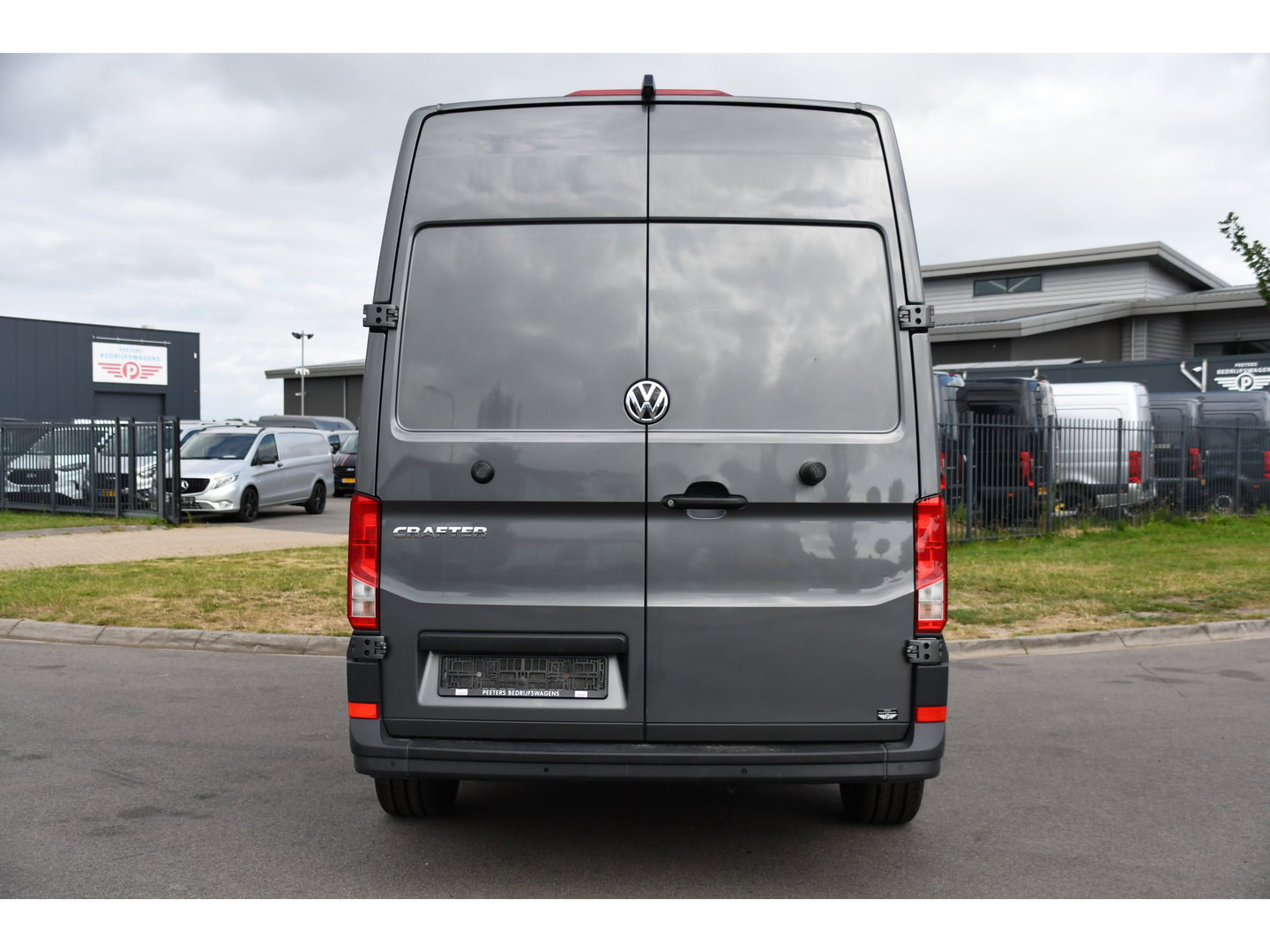 Volkswagen Crafter 35 2.0 TDI L3H3 PB Edition Camera, Adaptieve Cruise, Carplay, LED, Clima, 177pk, Automaat, Voorruit verwarming, Massage stoel, Uniek!