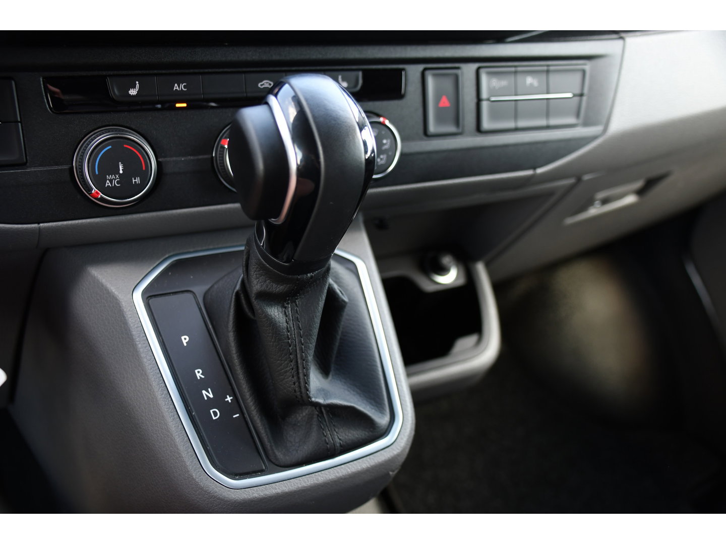Volkswagen Transporter 2.0 TDI L1H1 30 PB Edition MARGE! Adaptieve Cruise, Camera, Carplay, LED, 2 x Schuifdeur, Stoelverwarming, Multimedia, Uniek!