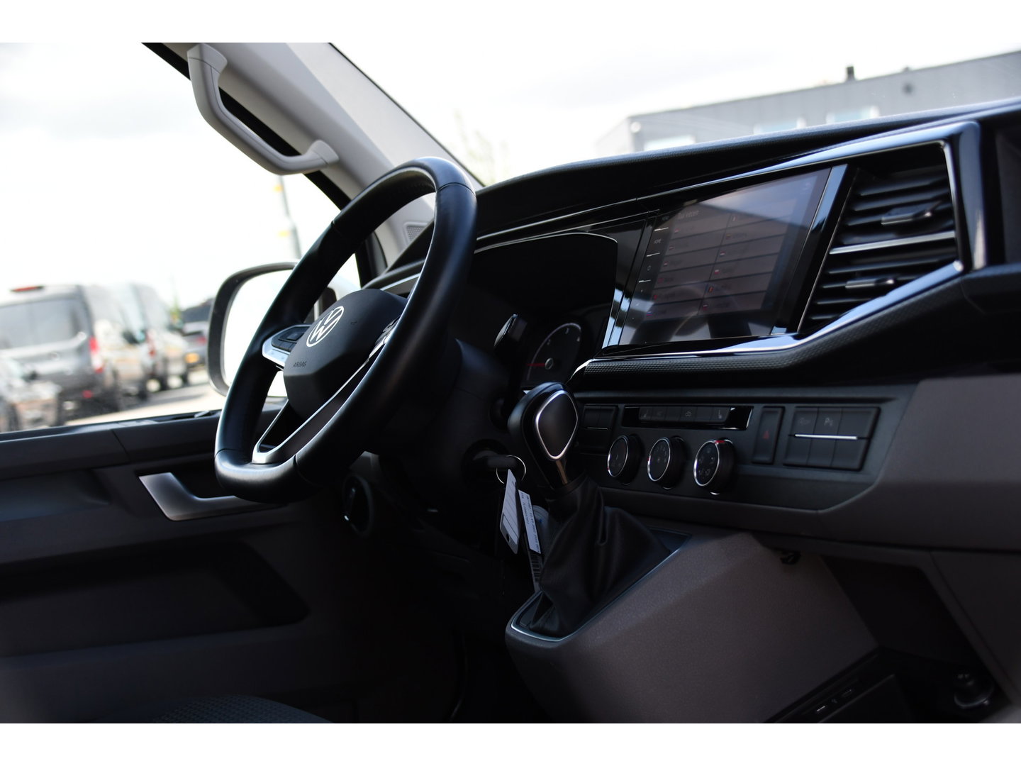 Volkswagen Transporter 2.0 TDI L1H1 30 PB Edition MARGE! Adaptieve Cruise, Camera, Carplay, LED, 2 x Schuifdeur, Stoelverwarming, Multimedia, Uniek!
