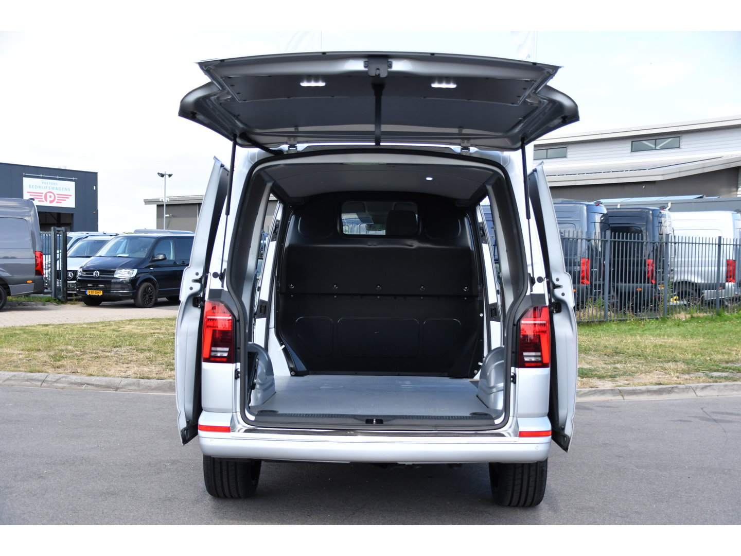 Volkswagen Transporter 2.0 TDI L1H1 30 PB Edition MARGE! Adaptieve Cruise, Camera, Carplay, LED, 2 x Schuifdeur, Stoelverwarming, Multimedia, Uniek!