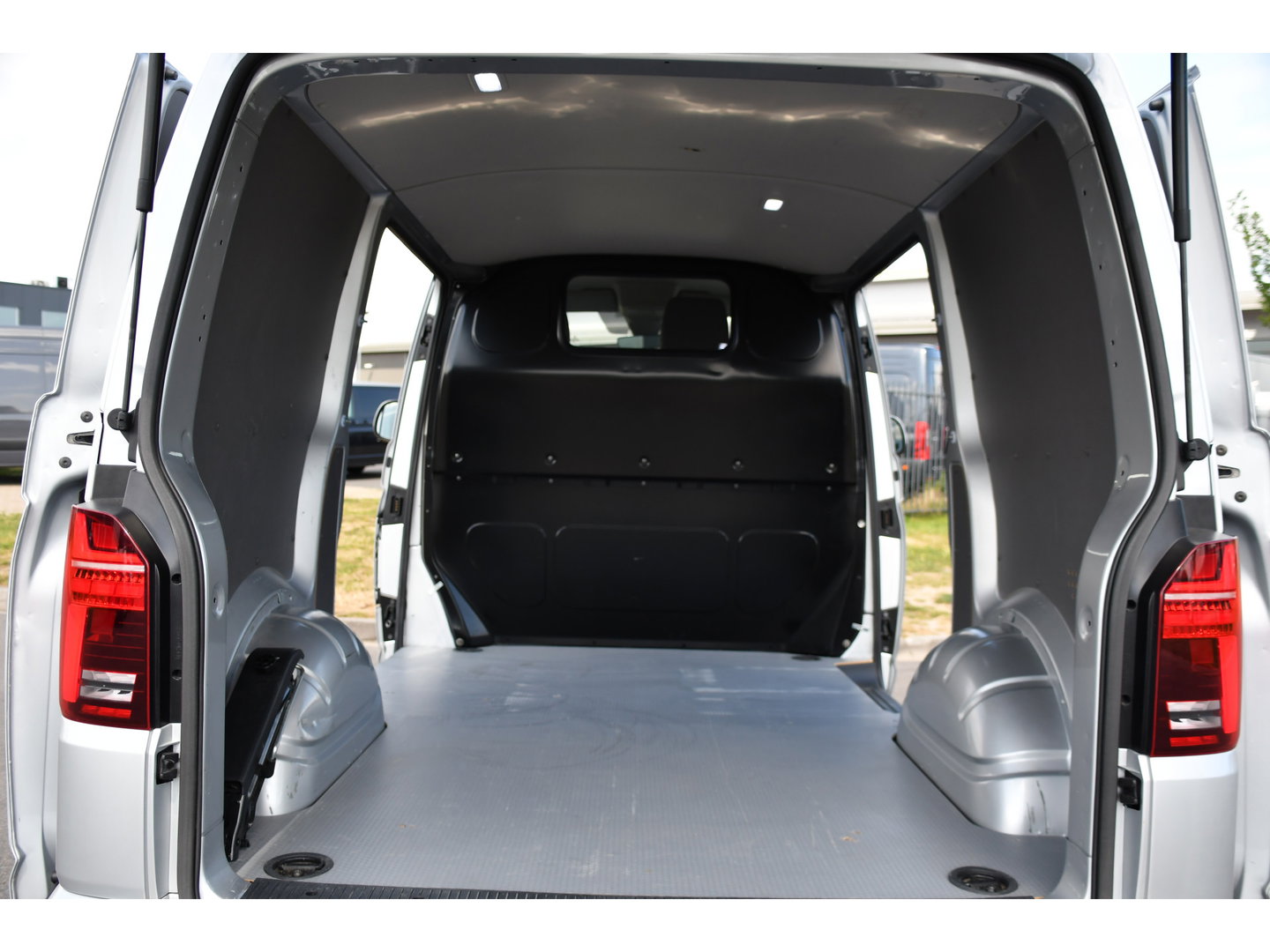 Volkswagen Transporter 2.0 TDI L1H1 30 PB Edition MARGE! Adaptieve Cruise, Camera, Carplay, LED, 2 x Schuifdeur, Stoelverwarming, Multimedia, Uniek!