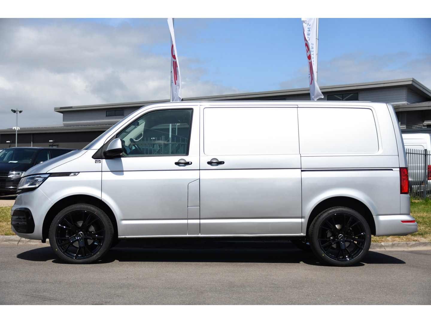 Volkswagen Transporter 2.0 TDI L1H1 30 PB Edition MARGE! Adaptieve Cruise, Camera, Carplay, LED, 2 x Schuifdeur, Stoelverwarming, Multimedia, Uniek!