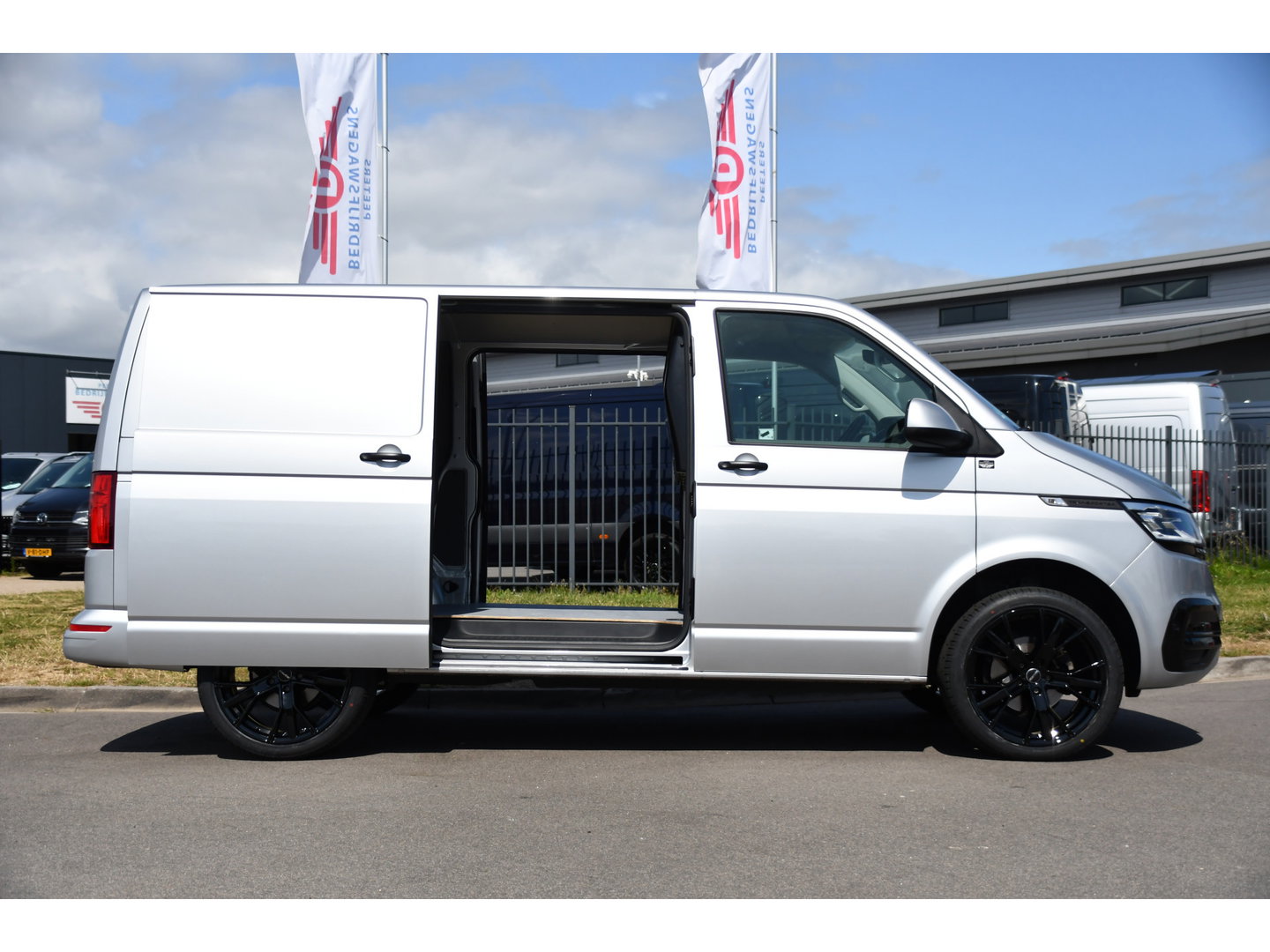 Volkswagen Transporter 2.0 TDI L1H1 30 PB Edition MARGE! Adaptieve Cruise, Camera, Carplay, LED, 2 x Schuifdeur, Stoelverwarming, Multimedia, Uniek!