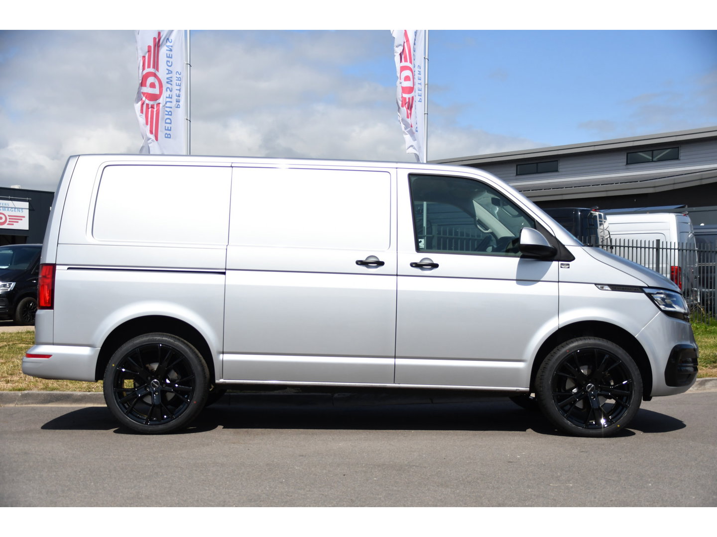 Volkswagen Transporter 2.0 TDI L1H1 30 PB Edition MARGE! Adaptieve Cruise, Camera, Carplay, LED, 2 x Schuifdeur, Stoelverwarming, Multimedia, Uniek!
