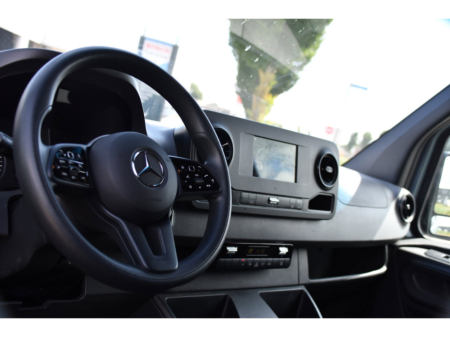 Mercedes-Benz Sprinter 317 1.9 CDI L2H2 RWD PB Edition Camera, Cruise, Carplay, 170pk, Standkachel, Stoelverwarming, Geveerde stoel, Sensoren, Uniek!
