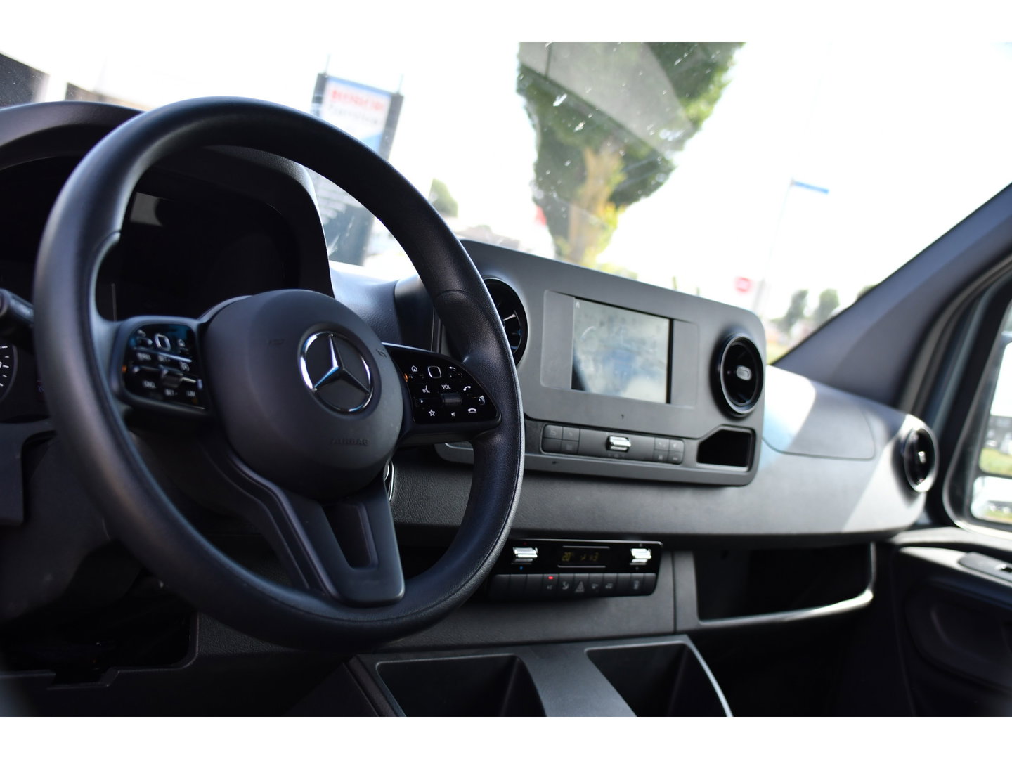 Mercedes-Benz Sprinter 317 1.9 CDI L2H2 RWD PB Edition Camera, Cruise, Carplay, 170pk, Standkachel, Stoelverwarming, Geveerde stoel, Sensoren, Uniek!