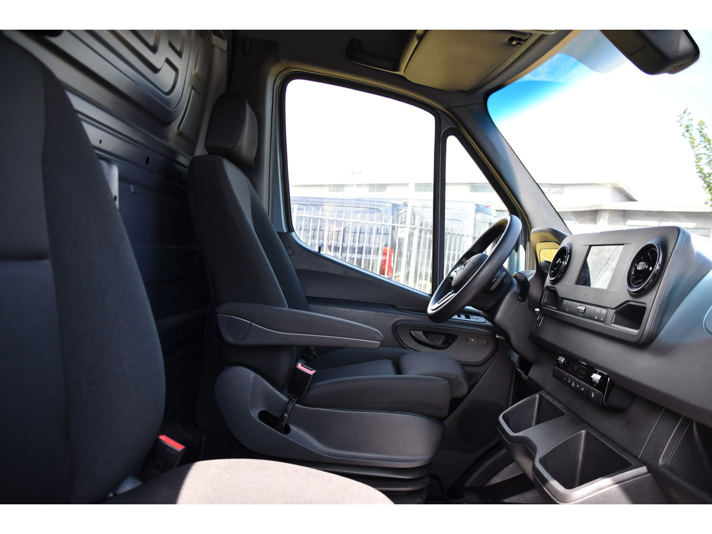 Mercedes-Benz Sprinter 317 1.9 CDI L2H2 RWD PB Edition Camera, Cruise, Carplay, 170pk, Standkachel, Stoelverwarming, Geveerde stoel, Sensoren, Uniek!