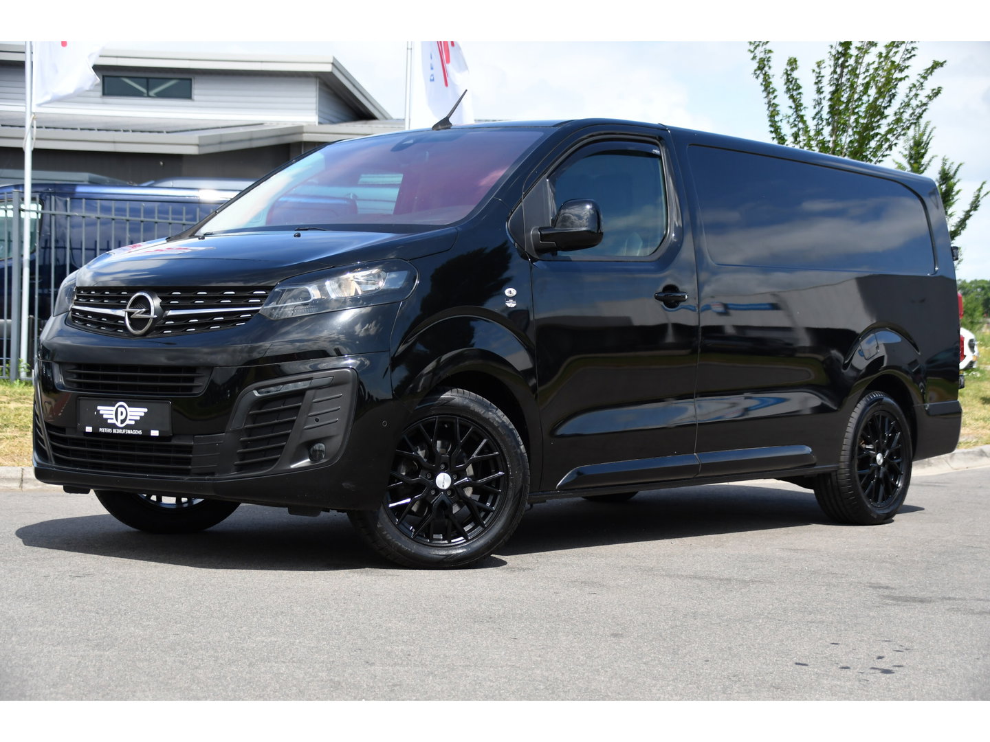Opel Vivaro 2.0 CDTI L3H1 Black Edition Camera, Cruise, Carplay, Sensoren, 122pk, Automaat, Leder, Trekhaak, Multimedia, Uniek!