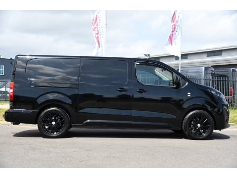 Opel Vivaro 2.0 CDTI L3H1 Black Edition Camera, Cruise, Carplay, Sensoren, 122pk, Automaat, Leder, Trekhaak, Multimedia, Uniek!