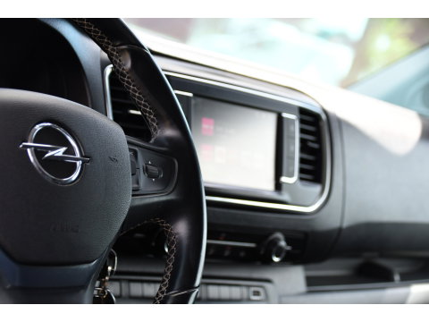 Opel Vivaro 2.0 CDTI L3H1 Black Edition Camera, Cruise, Carplay, Sensoren, 122pk, Automaat, Leder, Trekhaak, Multimedia, Uniek!