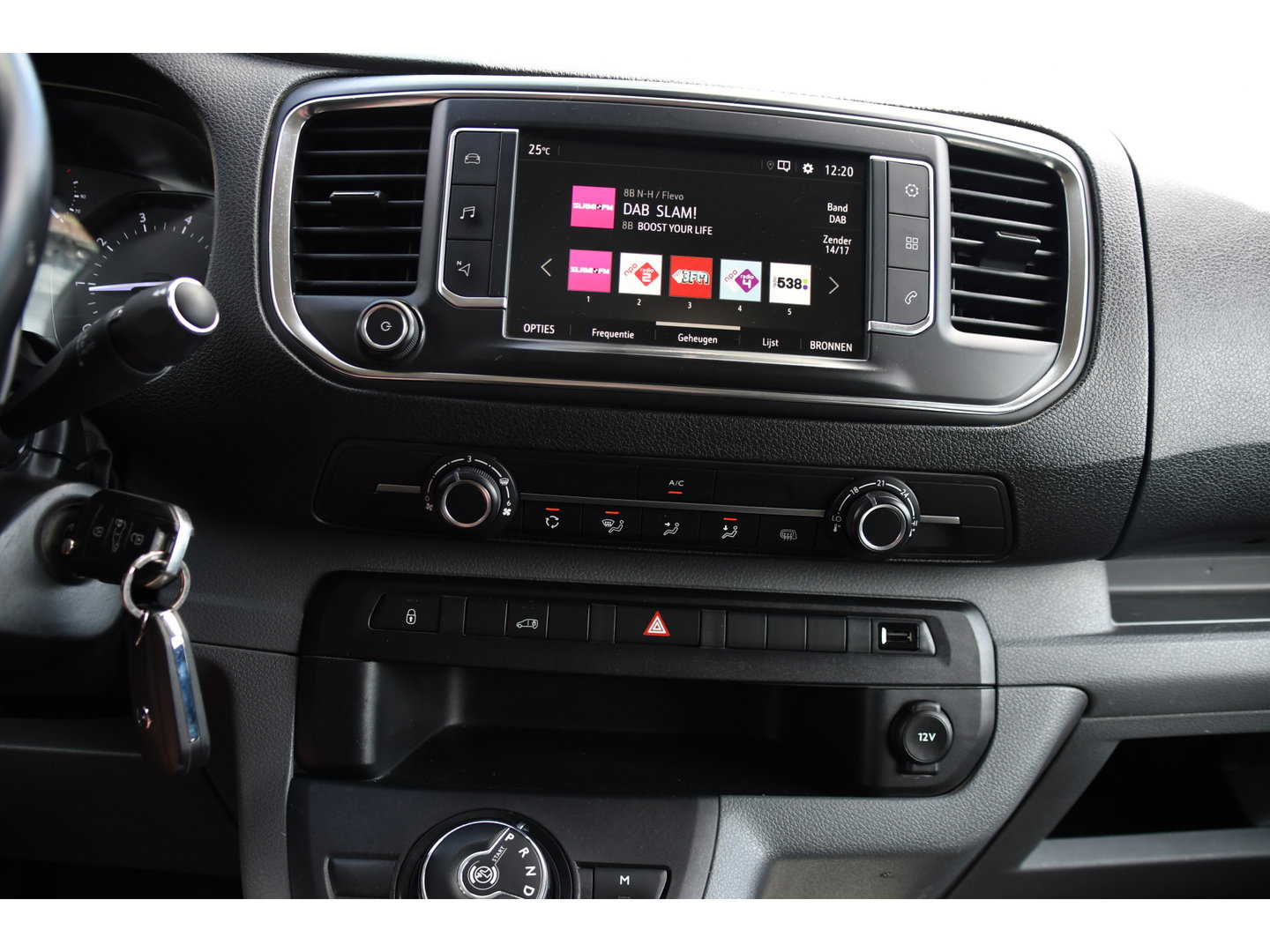 Opel Vivaro 2.0 CDTI L3H1 Black Edition Camera, Cruise, Carplay, Sensoren, 122pk, Automaat, Leder, Trekhaak, Multimedia, Uniek!