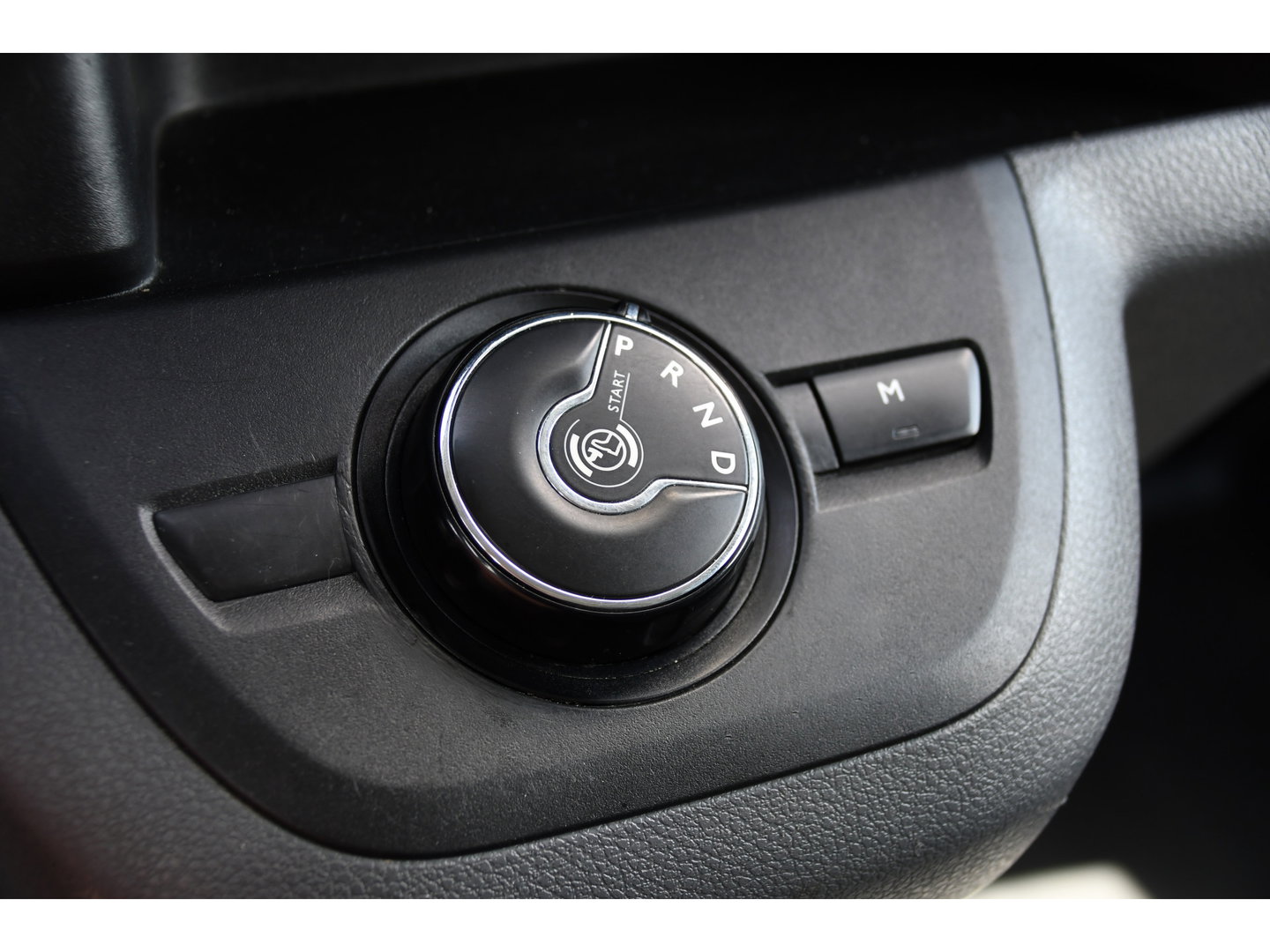 Opel Vivaro 2.0 CDTI L3H1 Black Edition Camera, Cruise, Carplay, Sensoren, 122pk, Automaat, Leder, Trekhaak, Multimedia, Uniek!