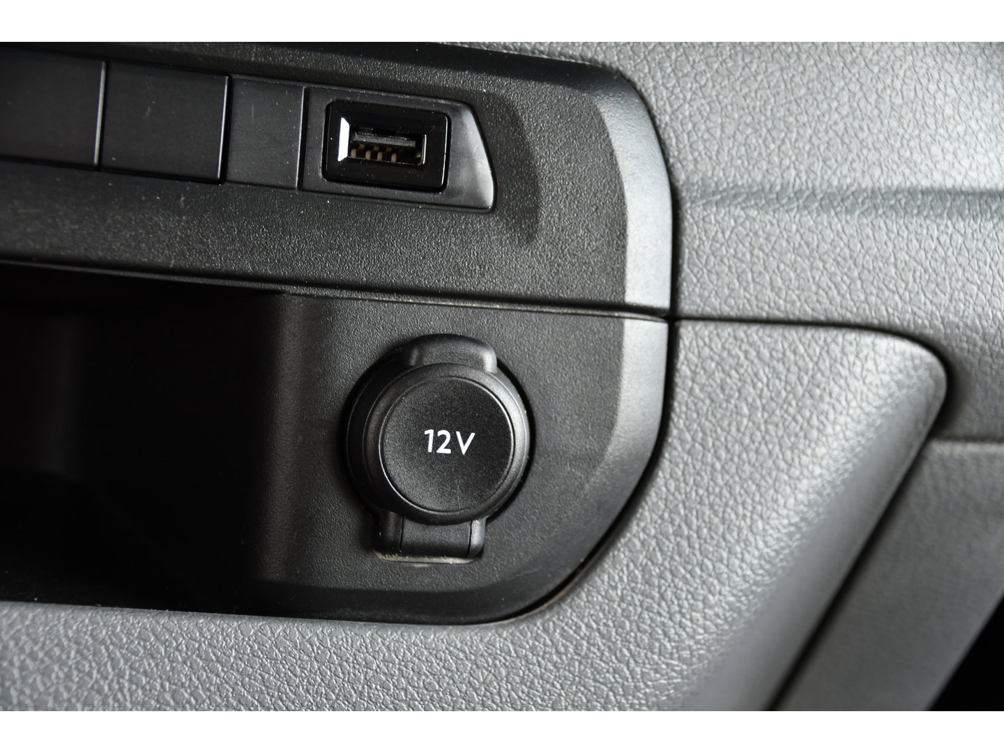 Opel Vivaro 2.0 CDTI L3H1 Black Edition Camera, Cruise, Carplay, Sensoren, 122pk, Automaat, Leder, Trekhaak, Multimedia, Uniek!